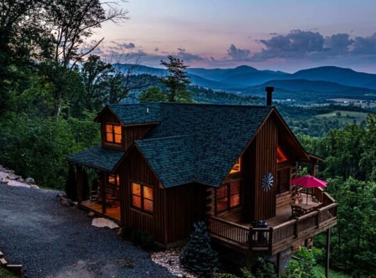 Steep Mountain Cabin Retreat, 3 Bed Scenic Views Fireplace